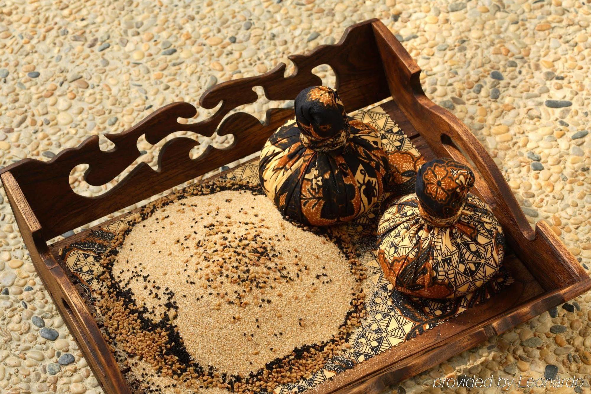 Tanjong Jara Resort, Terengganu - A Small Luxury Hotels Of The World Dungun Esterno foto A tray of sesame seeds and sesame oil